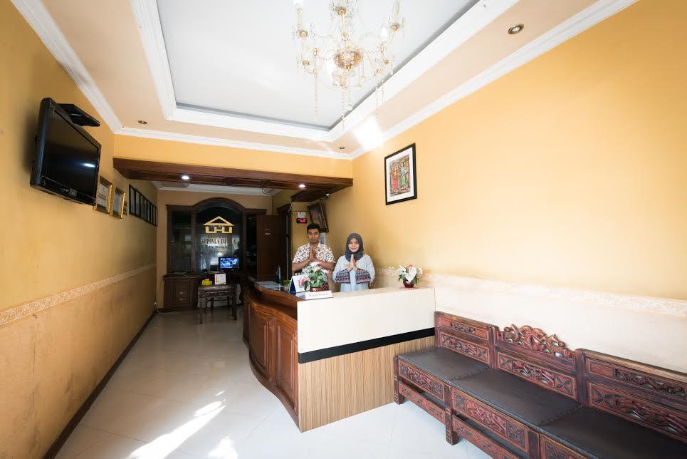 Hotel Wisma Djaja Syariah Bojonegoro Exterior photo