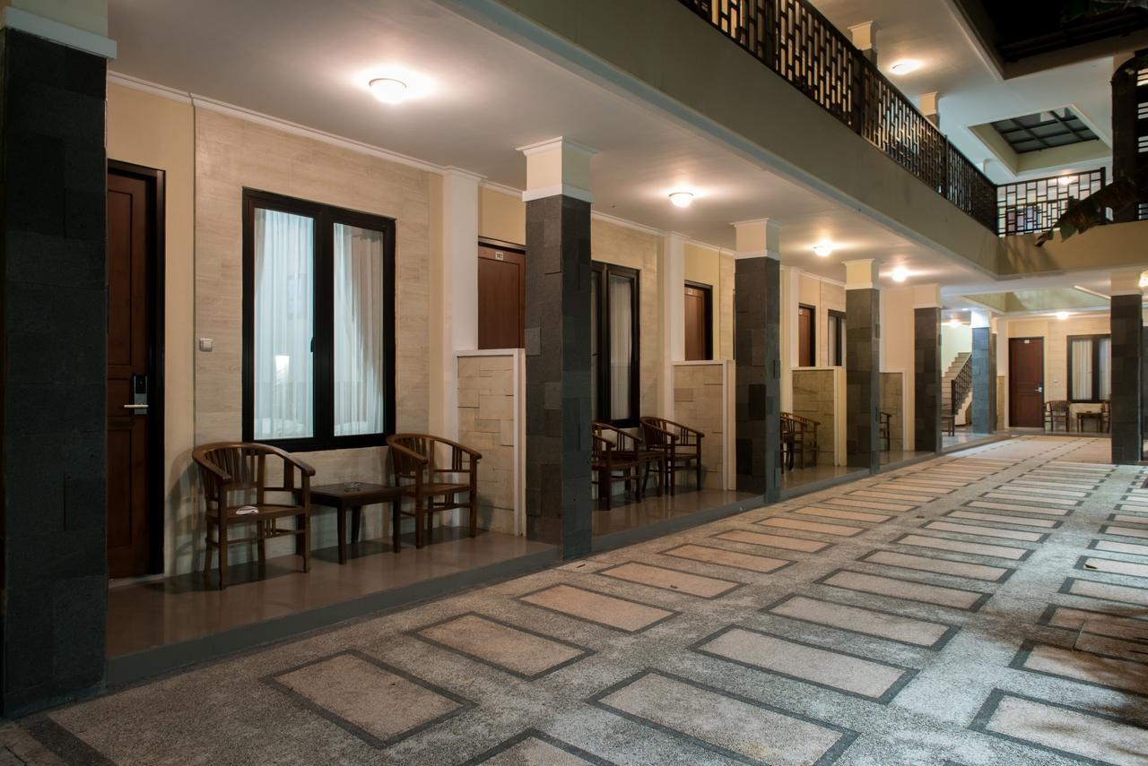 Hotel Wisma Djaja Syariah Bojonegoro Exterior photo
