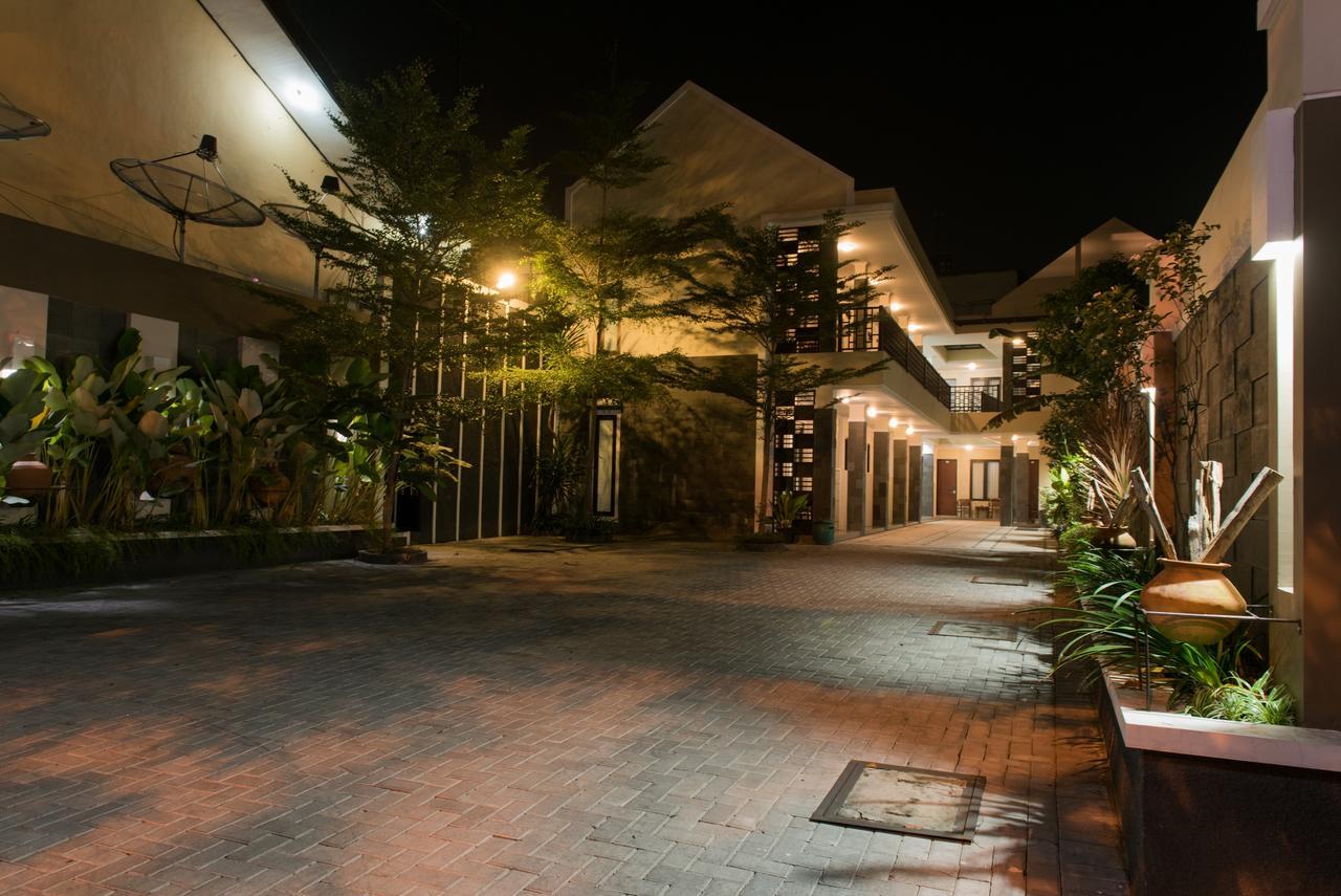 Hotel Wisma Djaja Syariah Bojonegoro Exterior photo